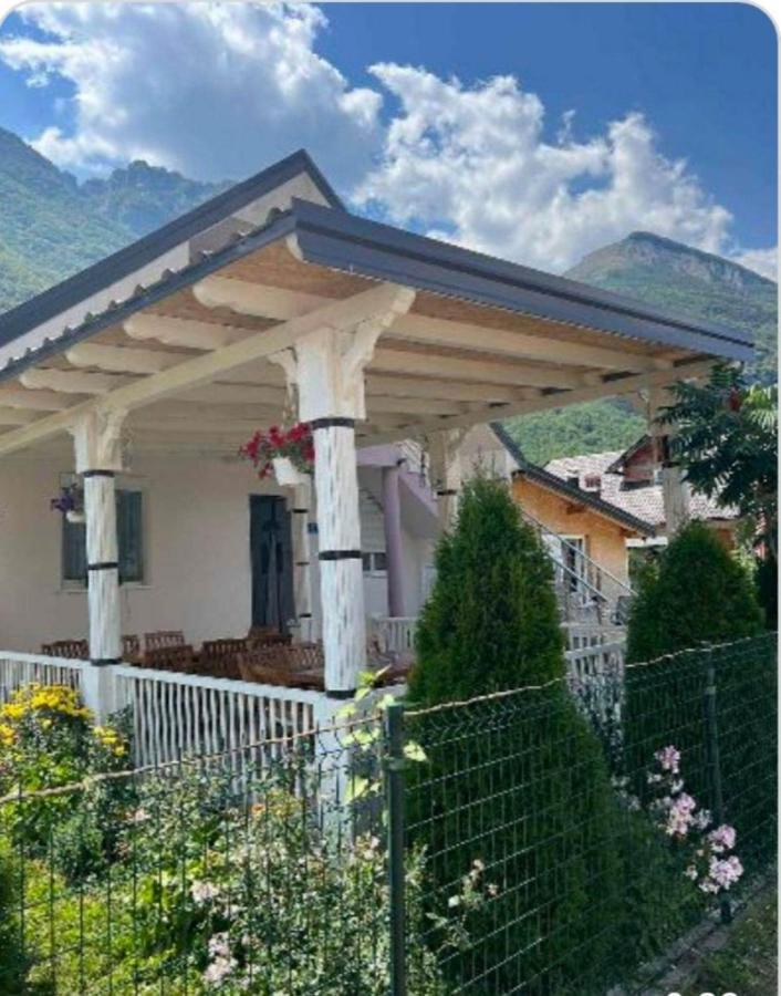 Lola Guest House Vuthaj Exterior foto