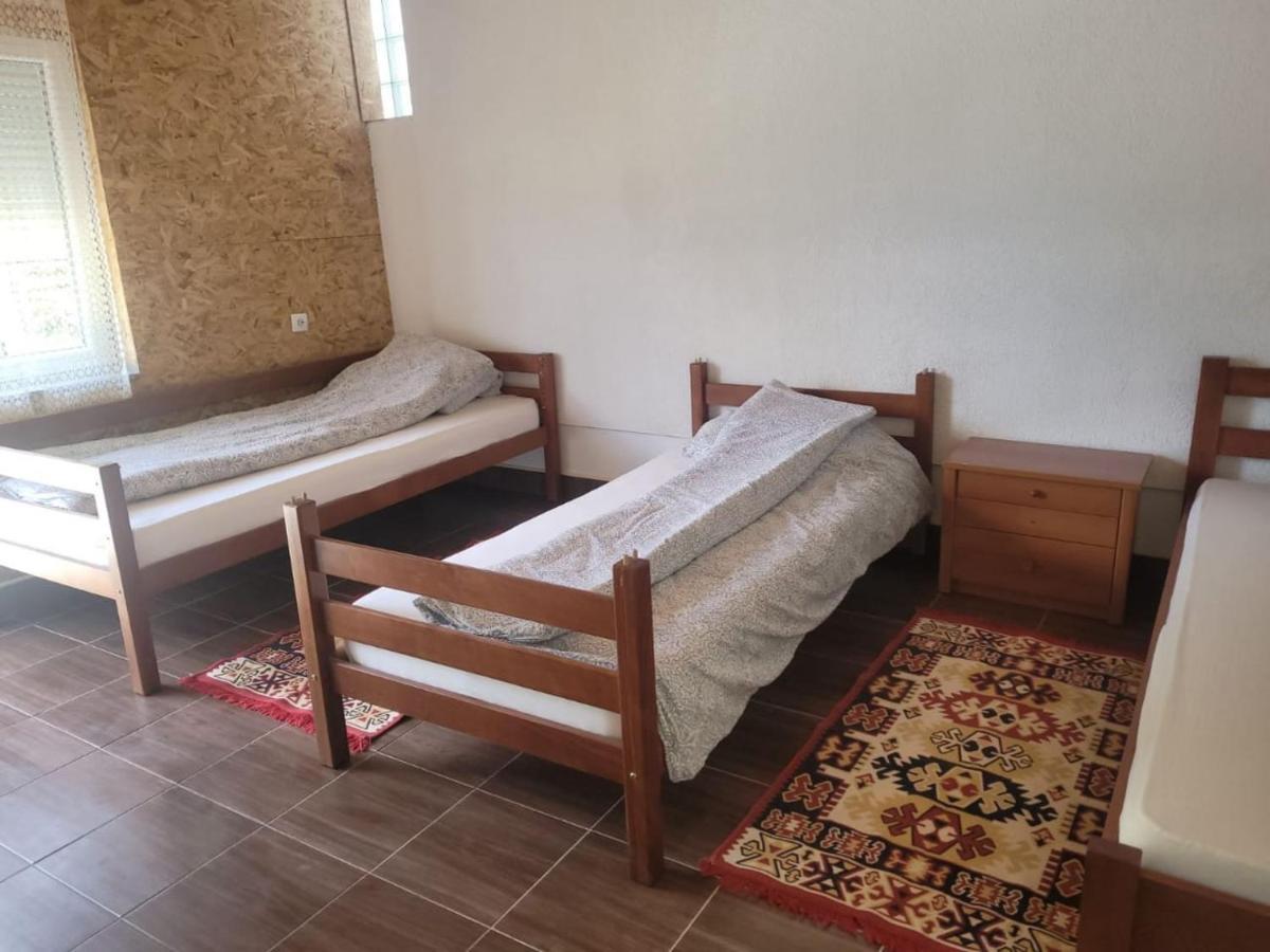 Lola Guest House Vuthaj Exterior foto
