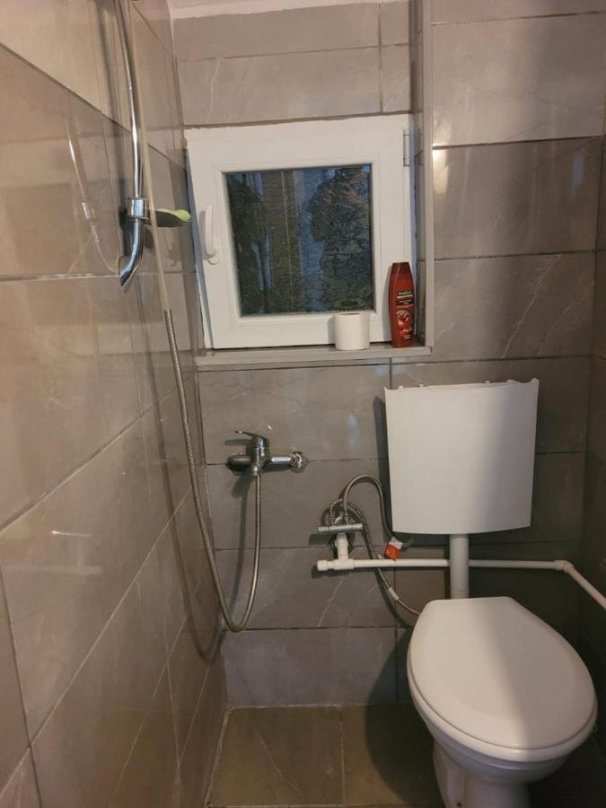 Lola Guest House Vuthaj Exterior foto